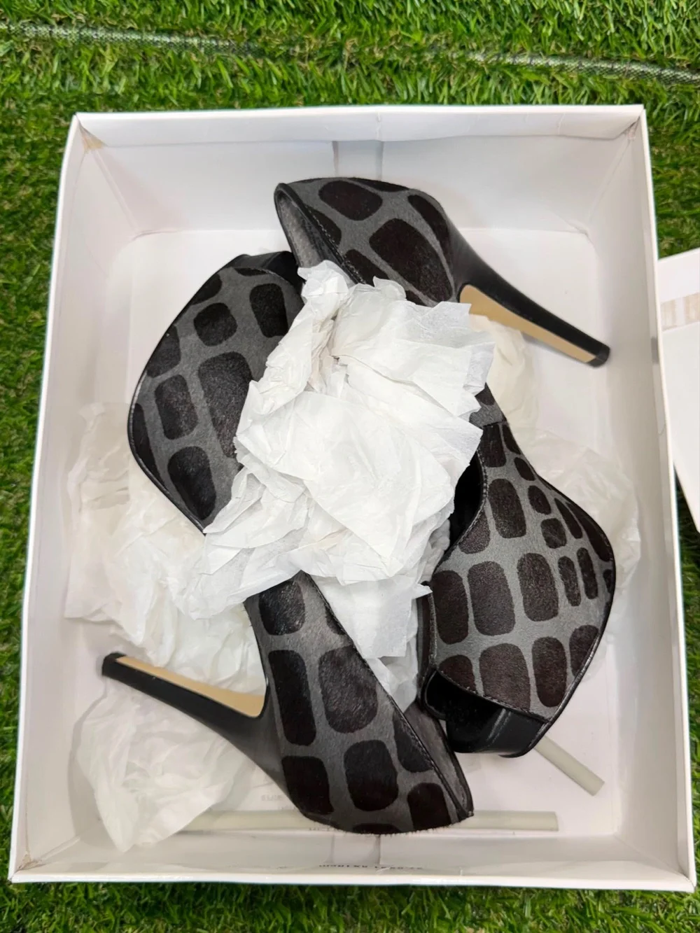 Nine West Peep Toe Platform Heels Grey Animal Print Calf Hair Size 6M